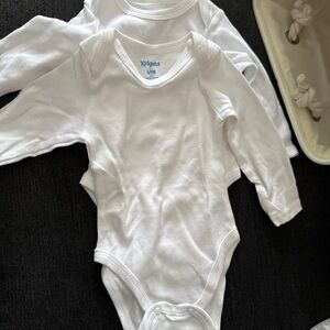 2 Kidgets White Long Sleeve Bodysuit
